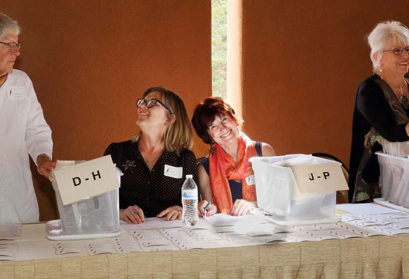 Some of the Foundation’s magnificent volunteers check in 2017 Gala guests. From left are Charlene Tamayo, Holly Sievers, Ellen Harper, and Sharon Seay.